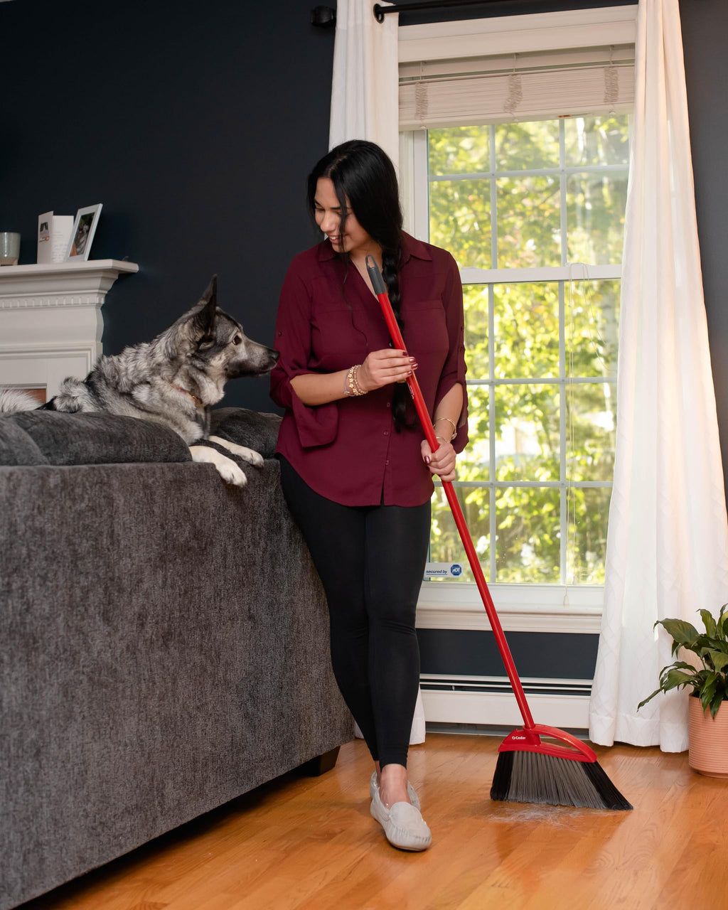 O-Cedar Pet Pro Broom with Step-On Dustpan | Removes Over 99% of Dust & Dirt in One Sweep | Removes 3X More Pet Hair | Quiet Cleaning Tool for Cat and Dog Owners