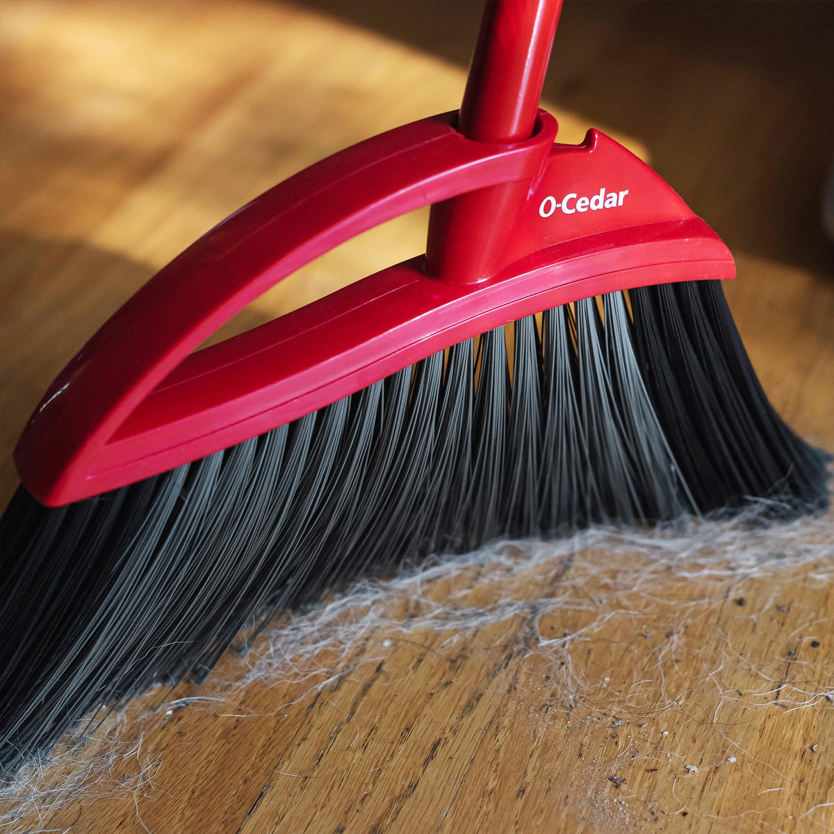 O-Cedar Pet Pro Broom with Step-On Dustpan | Removes Over 99% of Dust & Dirt in One Sweep | Removes 3X More Pet Hair | Quiet Cleaning Tool for Cat and Dog Owners